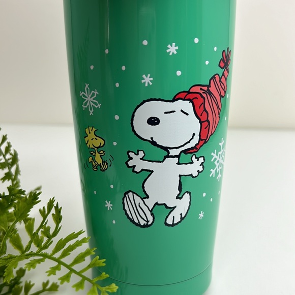 Snoopy Christmas cup with lid, NWT, cute Peanuts snowflake design - Picture 2 of 13